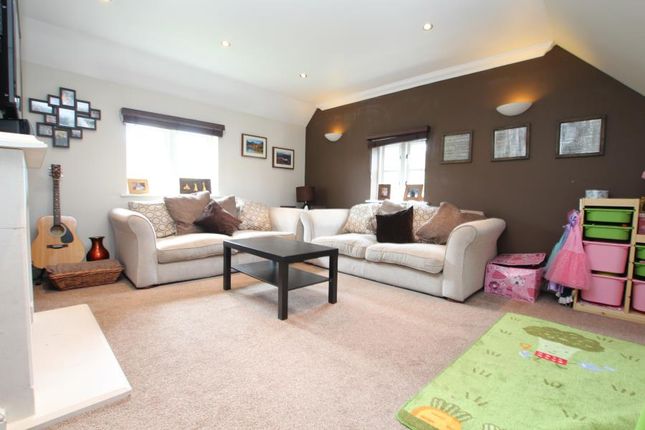 Flat 5, The Farmhouse, Woking photo 3