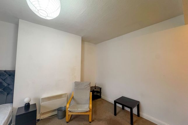 215, New Hey Road, Huddersfield photo 3