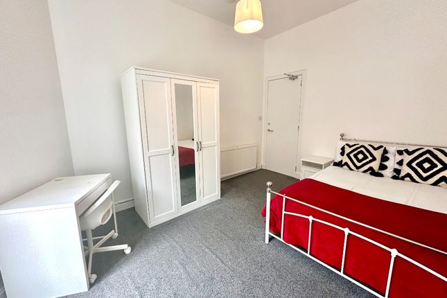 Flat to rent in Park Road, Woodlands, Glasgow
