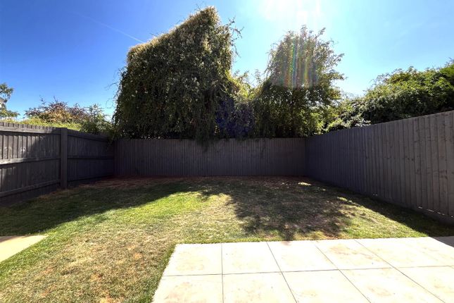 16, Yew Tree Way, Warwick photo 3