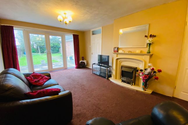 Renshaw Drive, Swadlincote photo 3