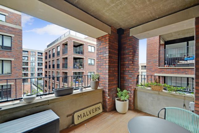 Flat for sale in Rookwood Way, London