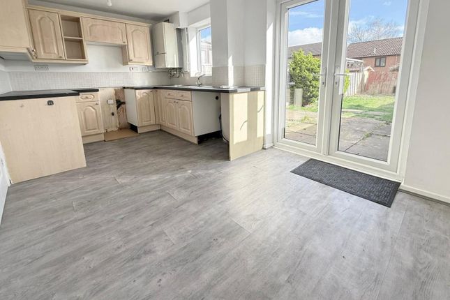 20, Junewood Close, Rugby photo 2