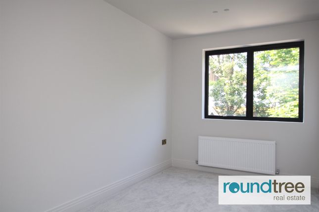 3, Fabric Mews, Hendon photo 3