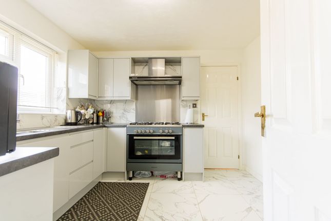 12 Woodhead Close, Stamford photo 4