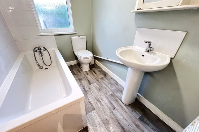 28, Oval Road North, Dagenham photo 4