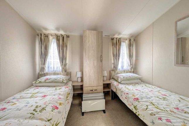 Joanie, Mv15,, Seawick Holiday Park, St Osyth photo 3