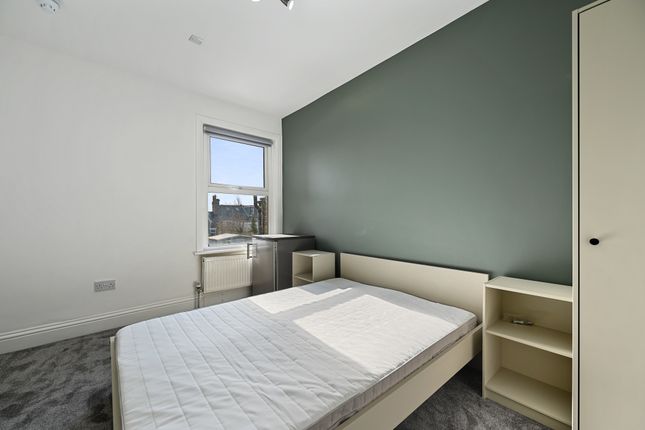 Cs - 1 Clifton Road - Room 3 3 (1)