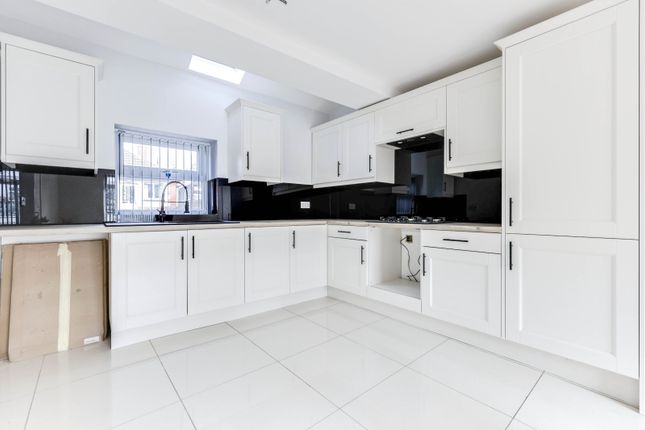 8, Halliday Grove, West Yorkshire photo 4