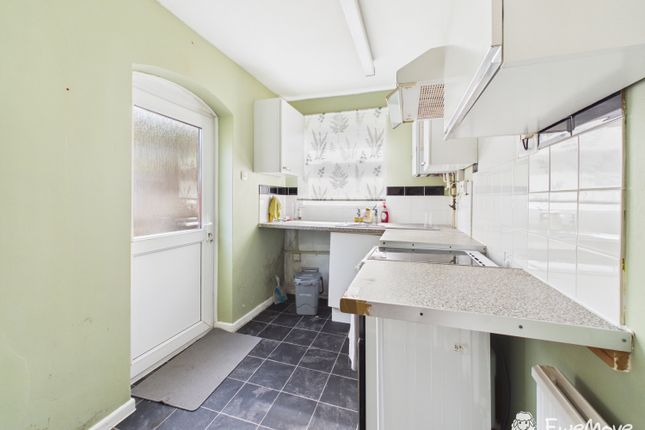 28, Stuart Crescent, Winchester photo 3