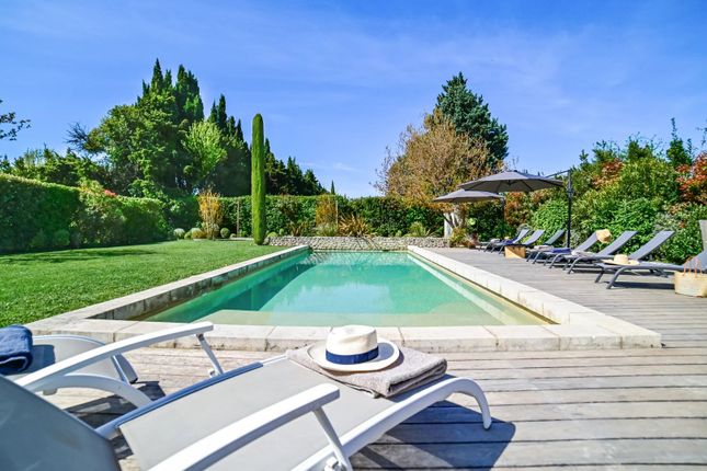Villa for sale in Verquières, France