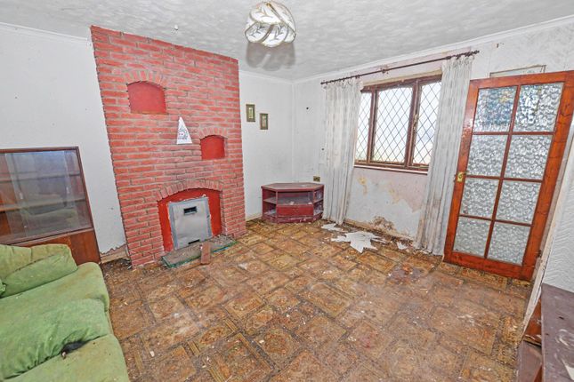 14, North Avenue, BEDWORTH photo 2