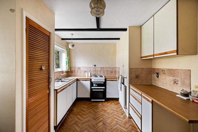 94, Swan Lane, Ashford photo 3