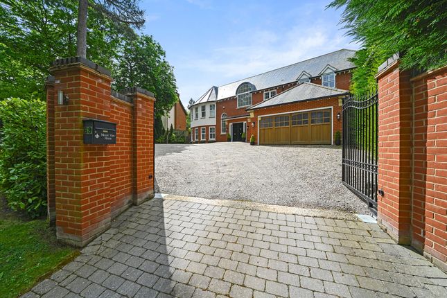 Thumbnail Detached house for sale in Hutton Mount, Brentwood, Essex