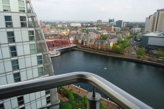 Flat to rent in 96 The Quays, Salford