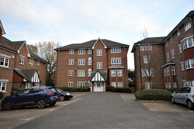 Flat to rent in Fawcett Close, London