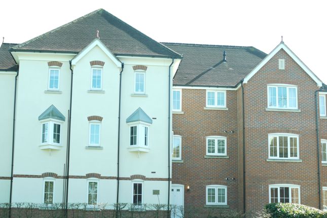 Flat to rent in Elvetham Rise, Chineham