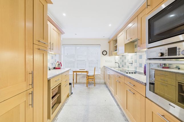 99 Bluecoat Pond, Horsham photo 4