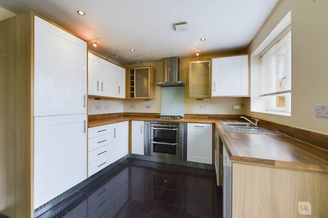 24, Lamour Lane, Milton Keynes photo 4