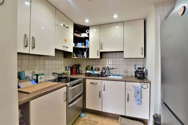 Apt 8, 50 Clasketgate, Lincoln photo 2