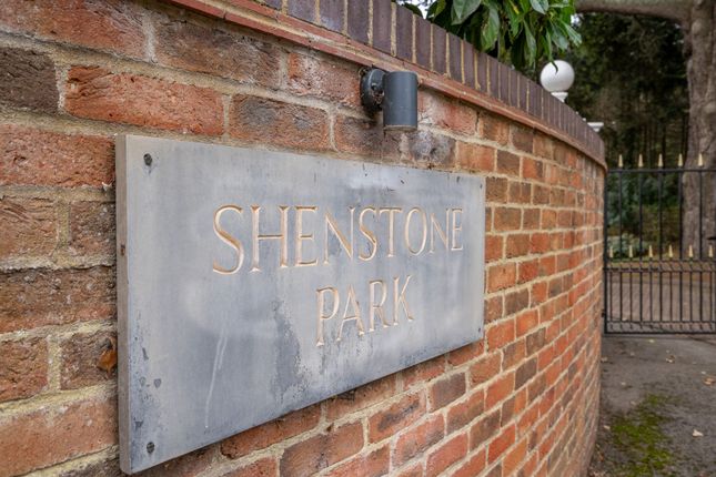 11 Shenstone Park London Road, Ascot photo 2