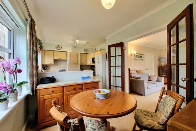 21 Restway Gardens, Bridgend photo 2