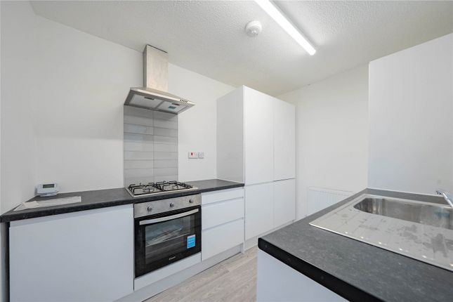 12, Plane Tree Croft, West Yorkshire photo 3