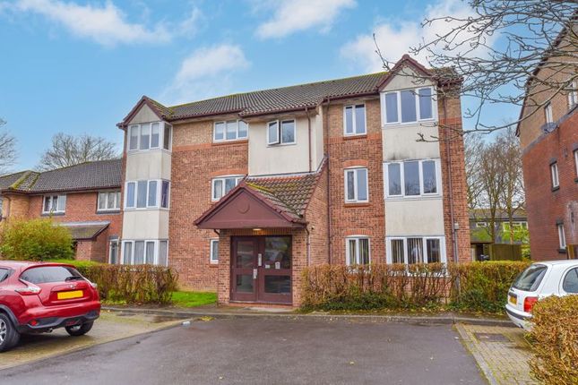 Thumbnail Flat for sale in Tor Close, Waterlooville
