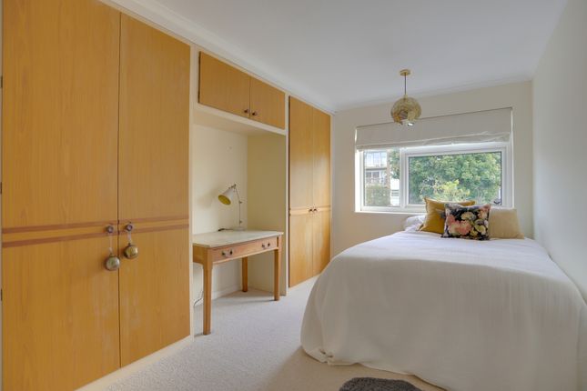 6 High Beech, Eversley Park Road, London photo 4