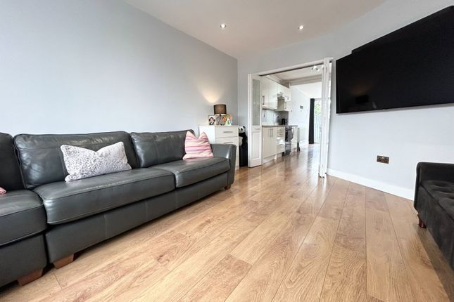 27, Moorgate Avenue, Leicester photo 3