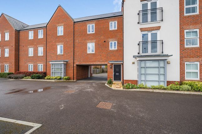 Flat for sale in Ifould Crescent, Wokingham, Berkshire