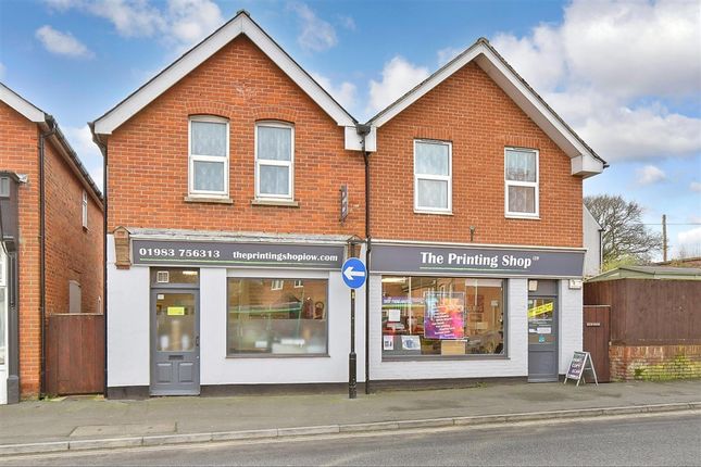3-bed detached on Avenue Road, Freshwater, £345,000