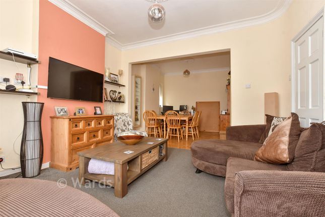 60, Bournemouth Drive, London photo 2