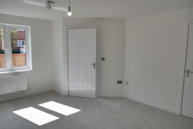 49, Lawrence Drive, Calne photo 4