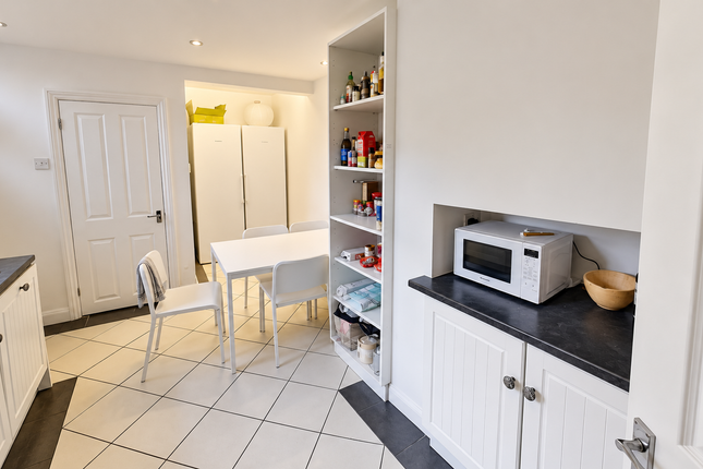 156 Burley Road, Leeds photo 4