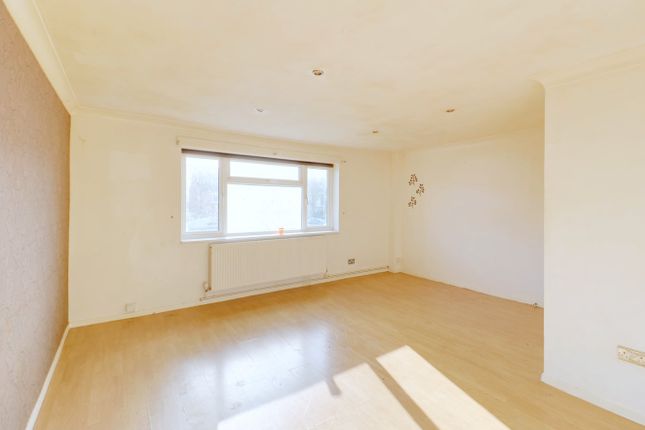 7, Fyfield Road, Rainham photo 4