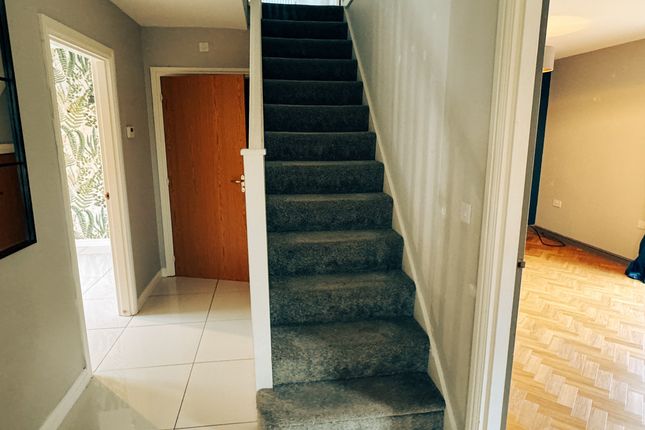21, Vernon Crescent, Exeter photo 3