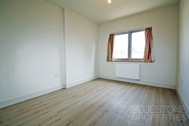 Flat to rent in The Parade, Beynon Road, Carshalton