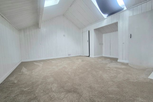 107, Gibraltar Road, HALIFAX photo 5