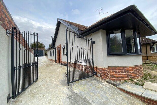 Bungalow to rent in Whitehill Road, Hitchin