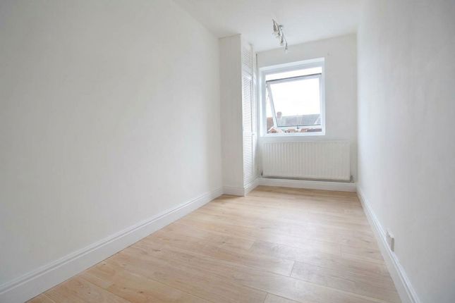 1 Teesdale Court London Road, Isleworth photo 4
