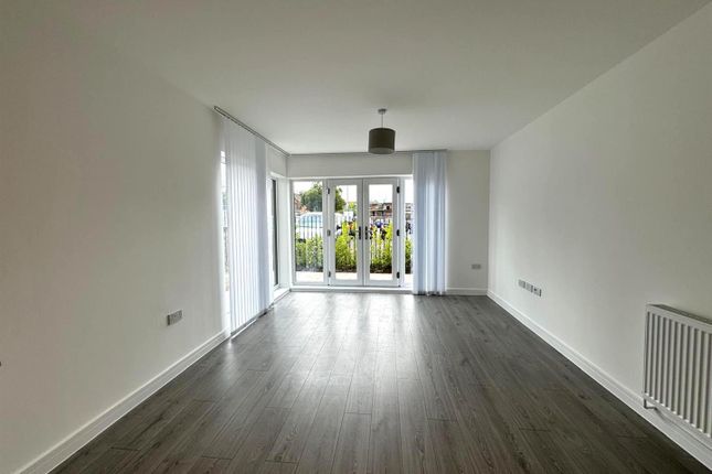 1 The Courtyard, Eastwood Road, Rayleigh photo 4