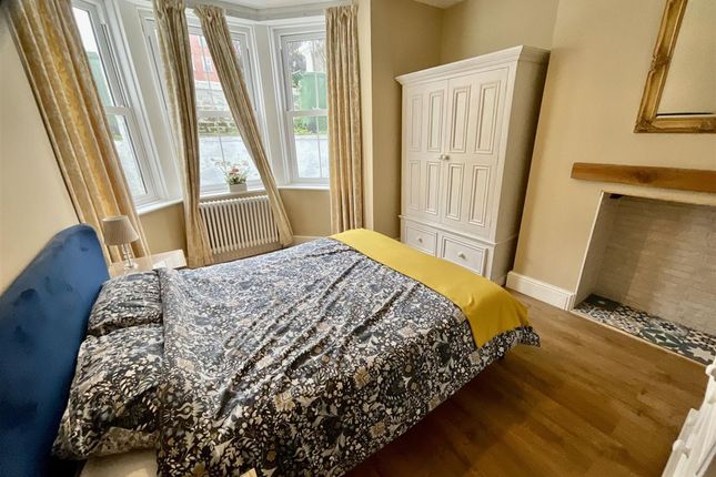 Basement Flat, 23 Esplanade Gardens, Scarborough photo 3