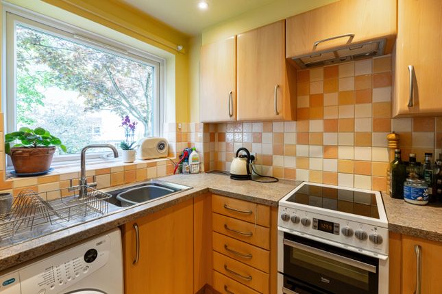 Thumbnail Maisonette to rent in Wykeham Crescent, Oxford, Oxfordshire