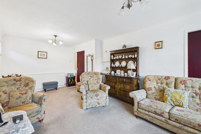 29, Balmoral Crescent, Dronfield photo 3