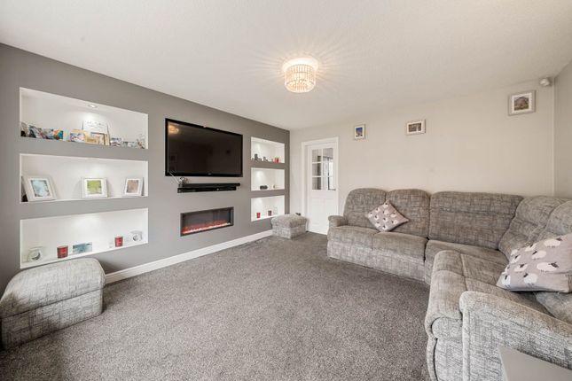 6, Folly Hall Close, Bradford photo 3