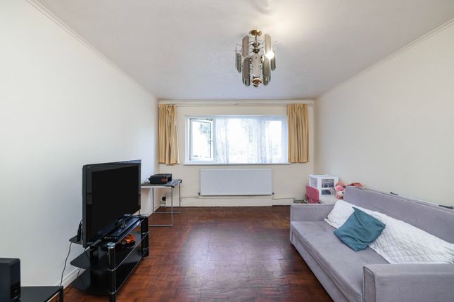 145, Byron Way, Northolt photo 4