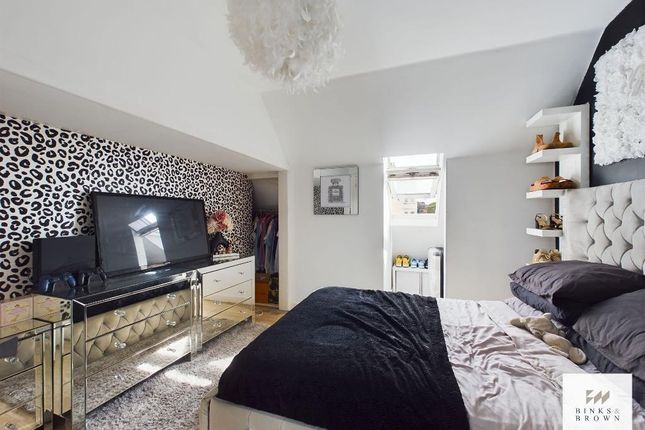 Flat for sale in High Street, Stanford Le Hope, Essex