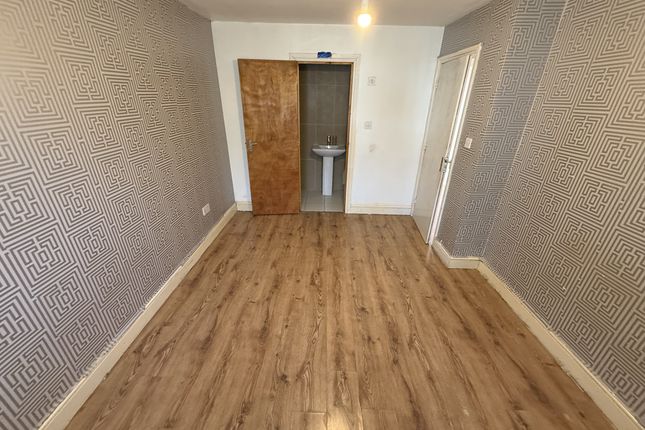 7, Canham Gardens, HOUNSLOW photo 3