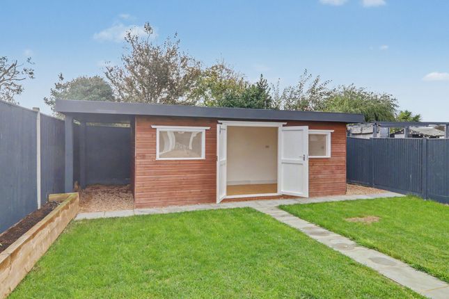 27 Brook Barn Way, Worthing photo 4